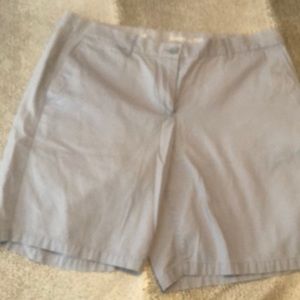 Khakis GAP Boyfriend Roll-Up shorts